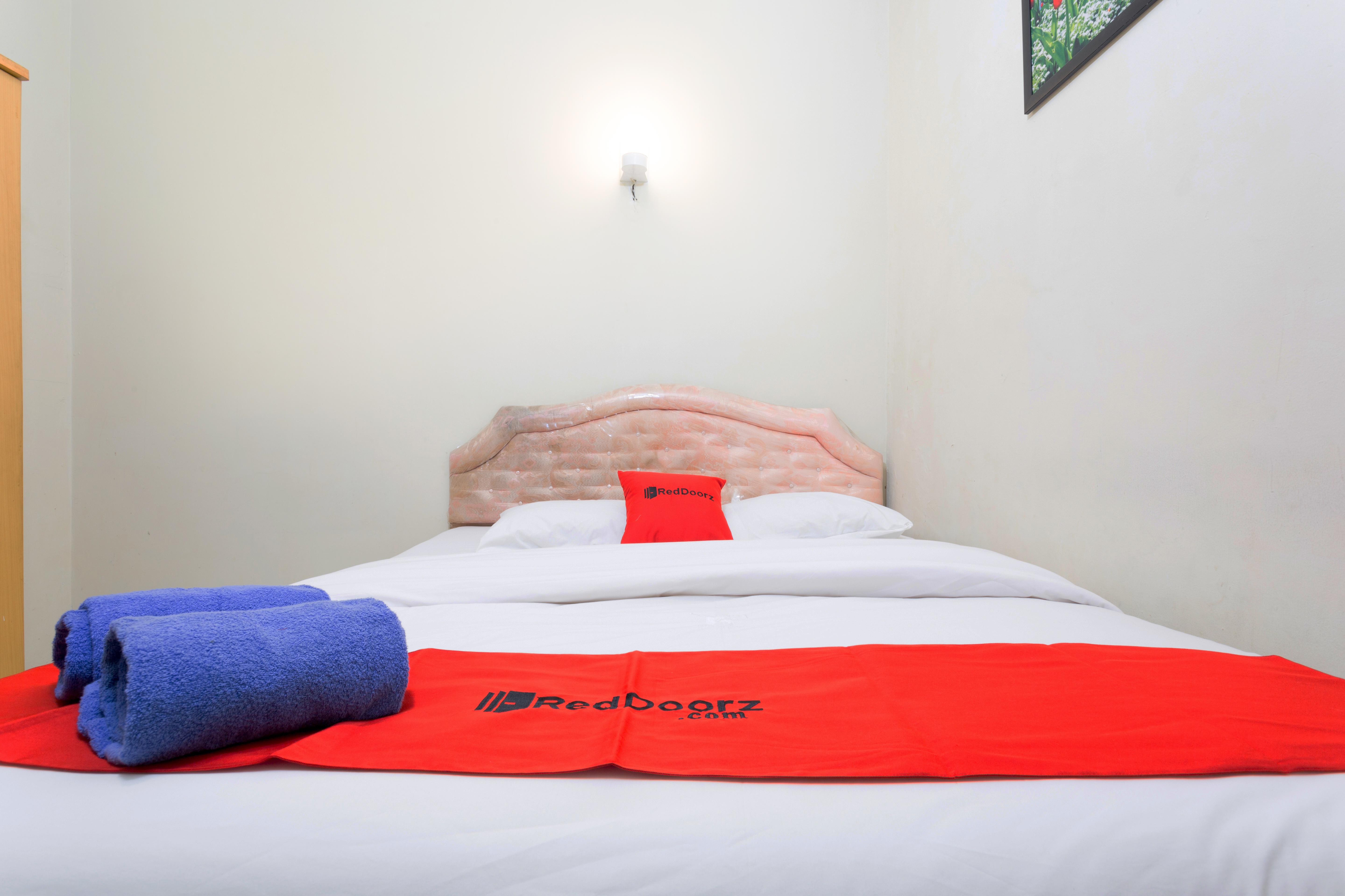 RedDoorz @ Supratman Street Hotel Bandung Exterior foto