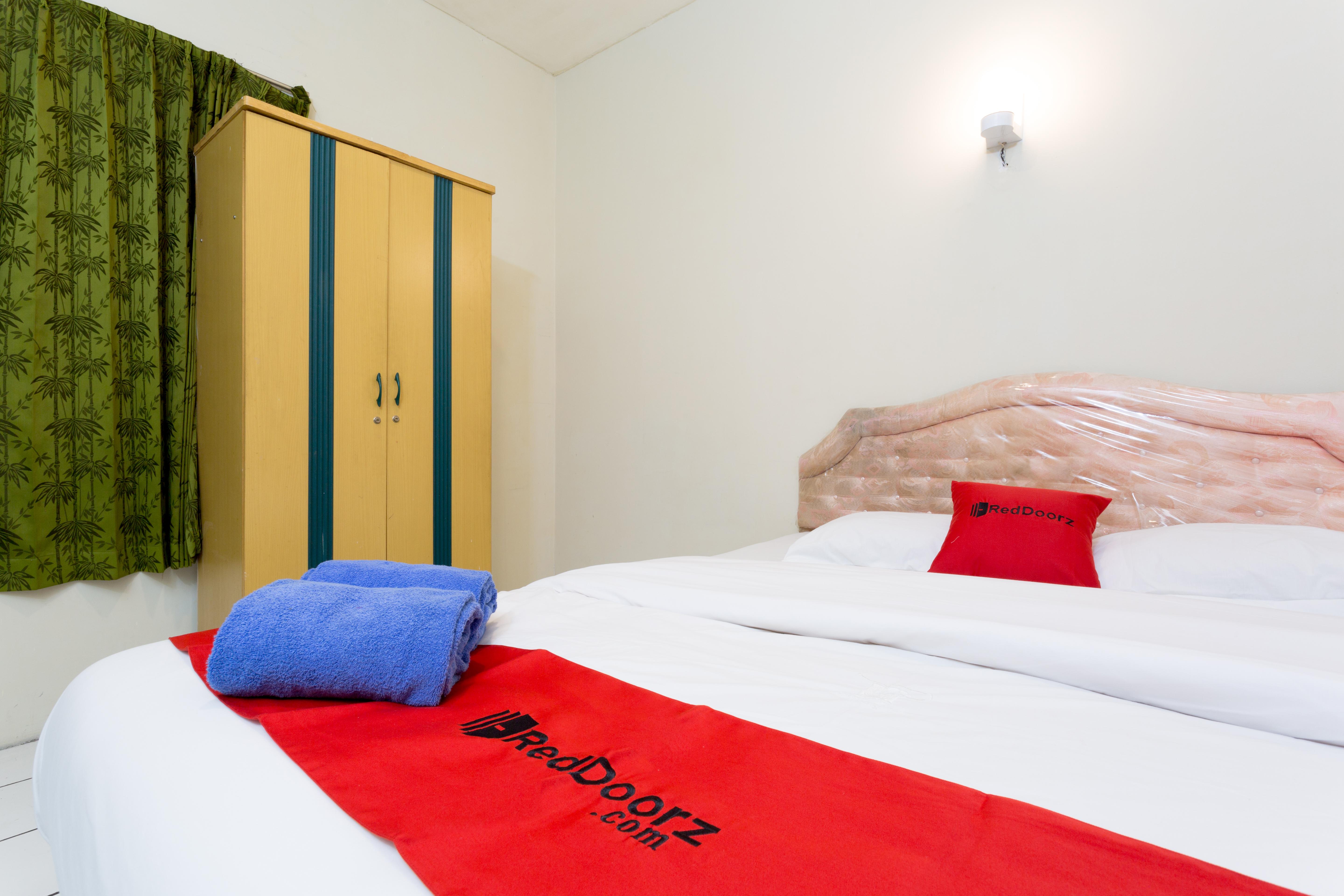 RedDoorz @ Supratman Street Hotel Bandung Exterior foto