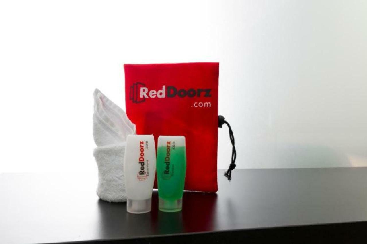 RedDoorz @ Supratman Street Hotel Bandung Exterior foto